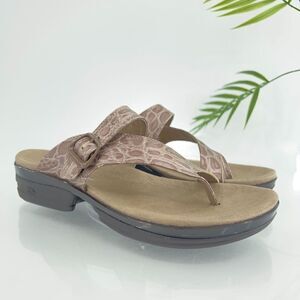 Aravon Quinn Sandals Women's Size 7 Brown Leather Thong Strap Sandal Comfy Croc